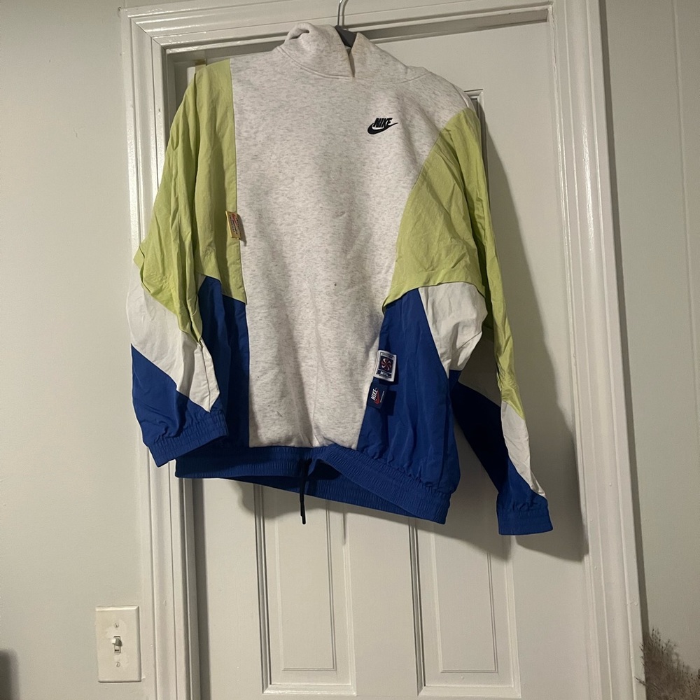 Nike vintage sweatshirt with windbreaker sleeves. Size x small